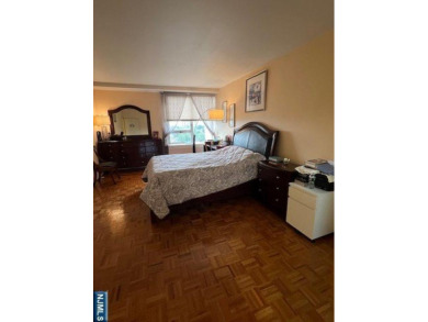 Luxury Living in the Highly Sought after Horizon House - Top