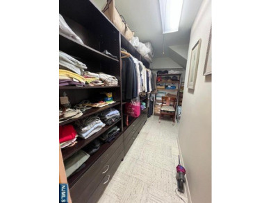 Luxury Living in the Highly Sought after Horizon House - Top