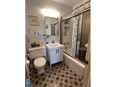 Luxury Living in the Highly Sought after Horizon House - Top