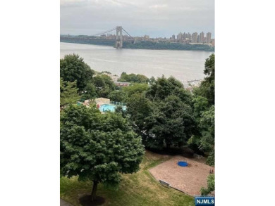 Luxury Living in the Highly Sought after Horizon House - Top