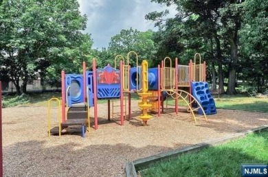 Luxury Living in the Highly Sought after Horizon House - Top