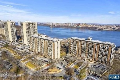 Luxury Living in the Highly Sought after Horizon House - Top