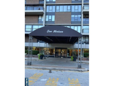 Luxury Living in the Highly Sought after Horizon House - Top