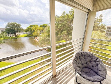 Beautifully renovated 2BD/2BA condo in highly sought-after Pine