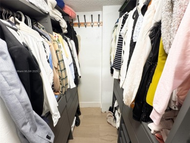 Beautifully renovated 2BD/2BA condo in highly sought-after Pine