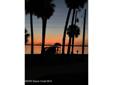 Paradise found on the Intracoastal Waterway! This extraordinary