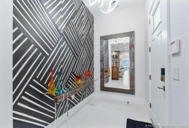 Welcome to River House! Live in downtown Stuart in luxury and