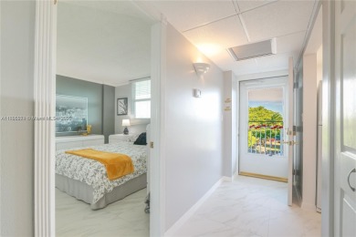 BEAUTIFUL CHARMING FURNISHED 2/2 CONDO IN THE CONVOITED