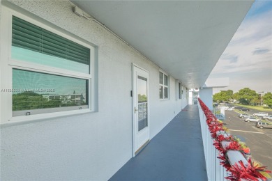 BEAUTIFUL CHARMING FURNISHED 2/2 CONDO IN THE CONVOITED