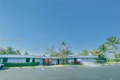 BEAUTIFUL CHARMING FURNISHED 2/2 CONDO IN THE CONVOITED