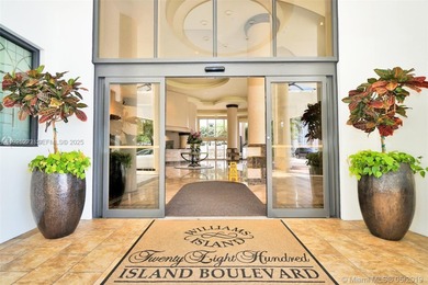 Gorgeous 2 Bedroom + Den (can be enclosed as a 3rd bedroom) / 2