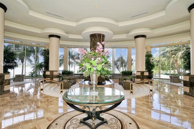 Gorgeous 2 Bedroom + Den (can be enclosed as a 3rd bedroom) / 2