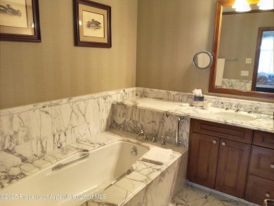 Great price for a top floor two bedroom in the Elk Horn lodge!