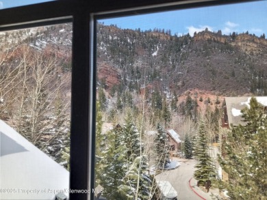 Great price for a top floor two bedroom in the Elk Horn lodge!