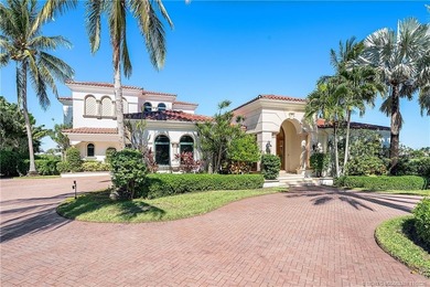Water, water everywhere! This stunning Sailfish Point residence
