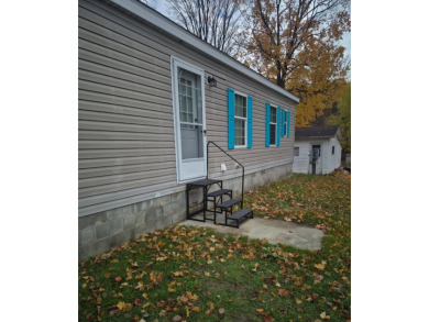 Discover your ideal lakeside getaway on beautiful Upper Evans