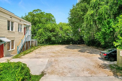 Unlock The Potential Of This Distinctive Cm-2 Zoned Property