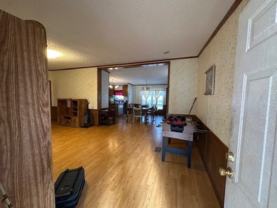 Come enjoy this quiet setting with access to Lake Sinclair. This