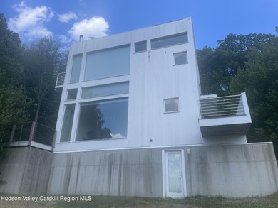 A magical spot 1500' above sea level and offering spectacular 75