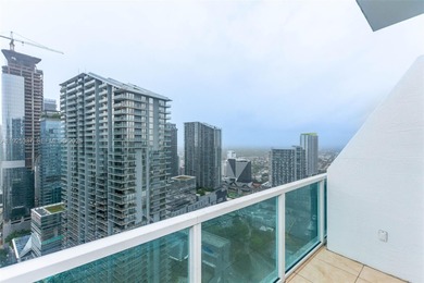 BEAUTIFUL LOFT WITH SPECTACULAR VIEWS OVERLOOKING THE BRICKELL