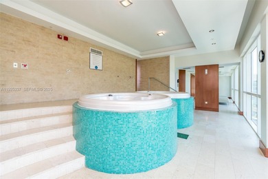 BEAUTIFUL LOFT WITH SPECTACULAR VIEWS OVERLOOKING THE BRICKELL