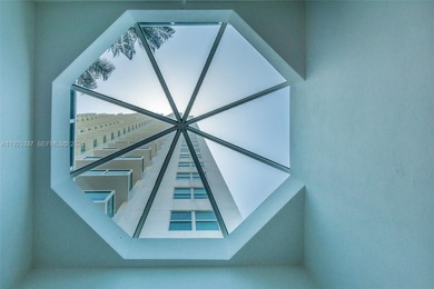 BEAUTIFUL LOFT WITH SPECTACULAR VIEWS OVERLOOKING THE BRICKELL