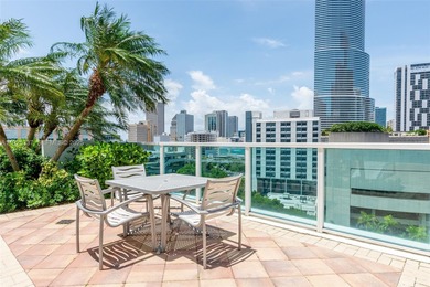 BEAUTIFUL LOFT WITH SPECTACULAR VIEWS OVERLOOKING THE BRICKELL