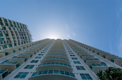 BEAUTIFUL LOFT WITH SPECTACULAR VIEWS OVERLOOKING THE BRICKELL