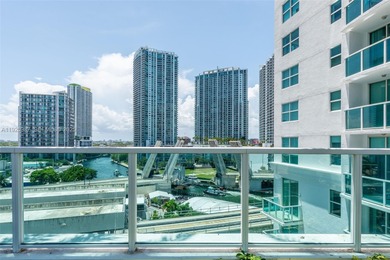 BEAUTIFUL LOFT WITH SPECTACULAR VIEWS OVERLOOKING THE BRICKELL