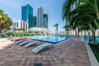 BEAUTIFUL LOFT WITH SPECTACULAR VIEWS OVERLOOKING THE BRICKELL