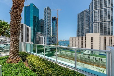 BEAUTIFUL LOFT WITH SPECTACULAR VIEWS OVERLOOKING THE BRICKELL