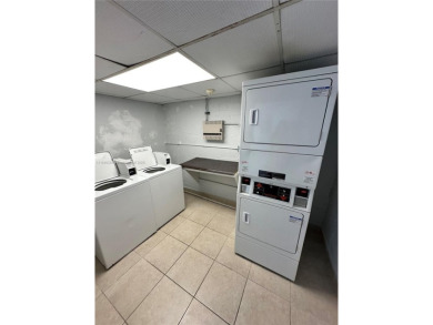 Great Location with and unbelievable view to the canal,super