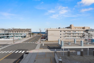 Welcome to Harbor Lights Unit 311. This Charming Third (Top)