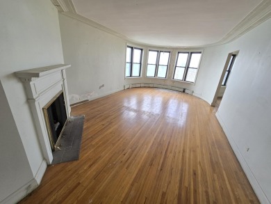 Incredible Downtown Detroit Diamond in the Rough! This 3 bedroom