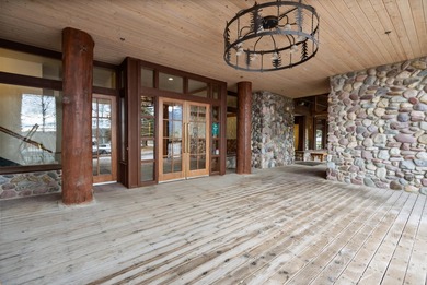 SKI-IN/SKI-OUT! Enjoy mountain living in this slope side 1,000+