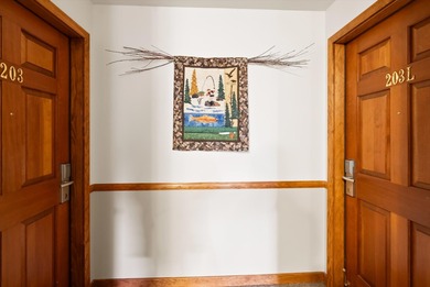 SKI-IN/SKI-OUT! Enjoy mountain living in this slope side 1,000+