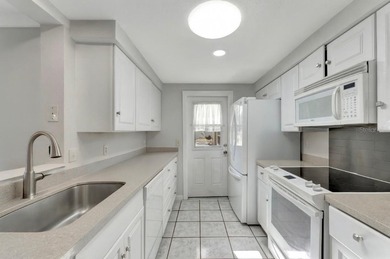 One or more photo(s) has been virtually staged. Price