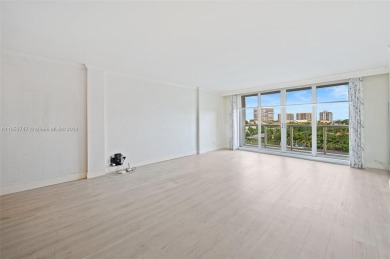 Stunning 2 bedrooms, 2 baths boasts breathtaking views of the