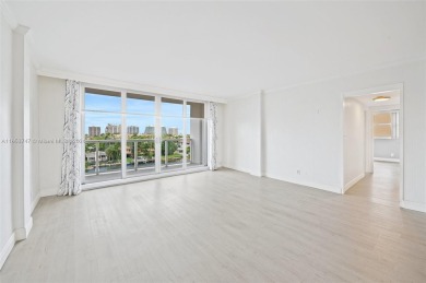 Stunning 2 bedrooms, 2 baths boasts breathtaking views of the