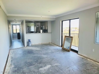 EXPERIENCE THE ULTIMATE RIVERFRONT LIFESTYLE! Welcome to this