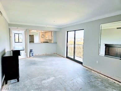 EXPERIENCE THE ULTIMATE RIVERFRONT LIFESTYLE! Welcome to this