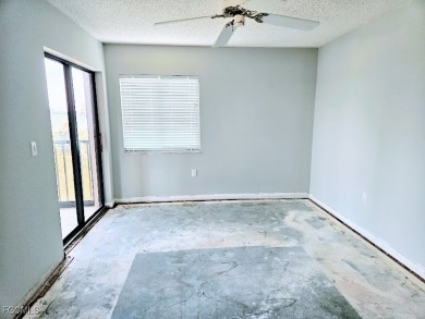 EXPERIENCE THE ULTIMATE RIVERFRONT LIFESTYLE! Welcome to this