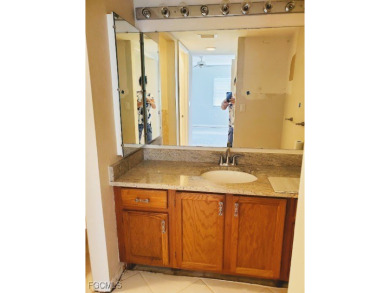 EXPERIENCE THE ULTIMATE RIVERFRONT LIFESTYLE! Welcome to this