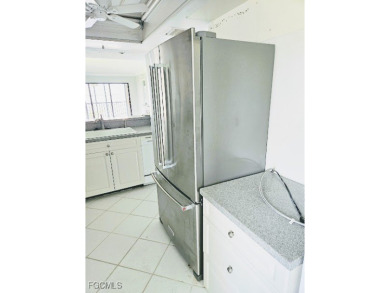 EXPERIENCE THE ULTIMATE RIVERFRONT LIFESTYLE! Welcome to this