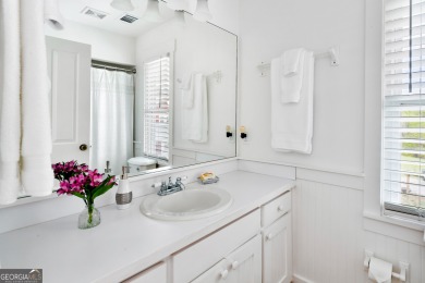 Nestled along the shores of Lake Oconee, this extraordinary