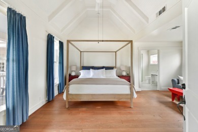 Nestled along the shores of Lake Oconee, this extraordinary