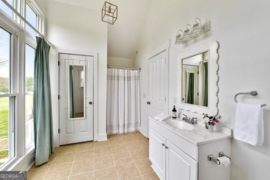 Nestled along the shores of Lake Oconee, this extraordinary