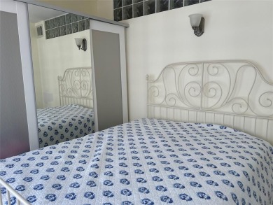 Excellent location on the beach at Galt Ocean! Spacious 2beds/ 1