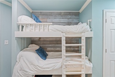 This fully furnished 1-bedroom, 1-bathroom condo on North Beach