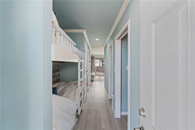 This fully furnished 1-bedroom, 1-bathroom condo on North Beach